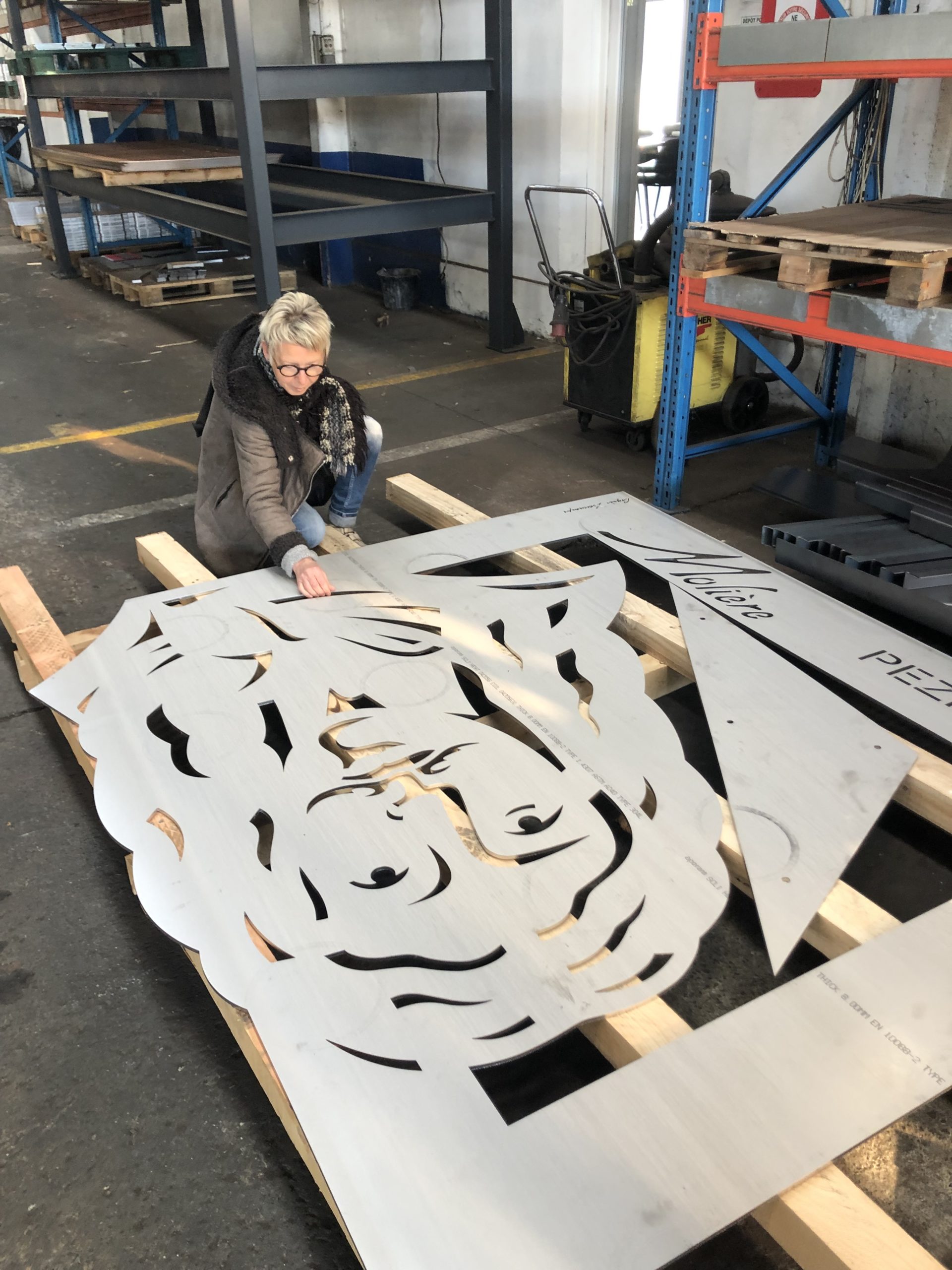 Œuvre sculpturale contemporaine raffinée