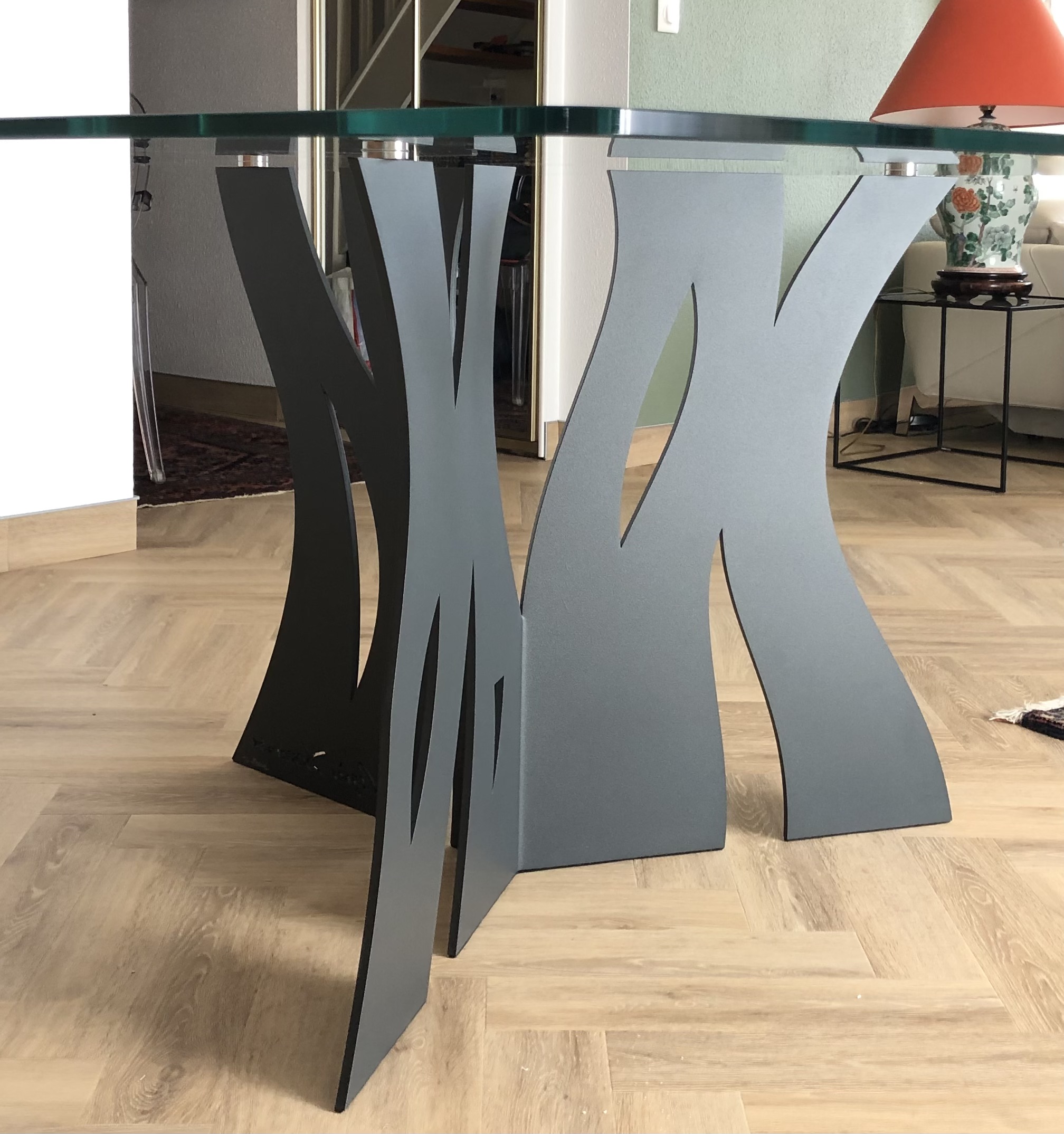 Pièce artistique sculptée contemporaine