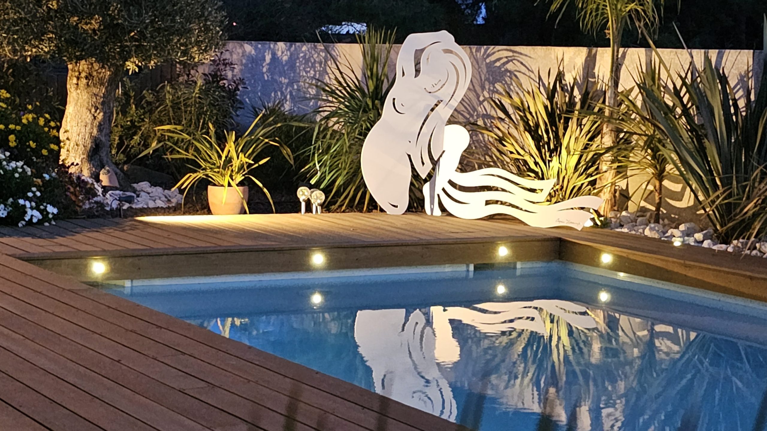 Sculpture artistique installée en plein air