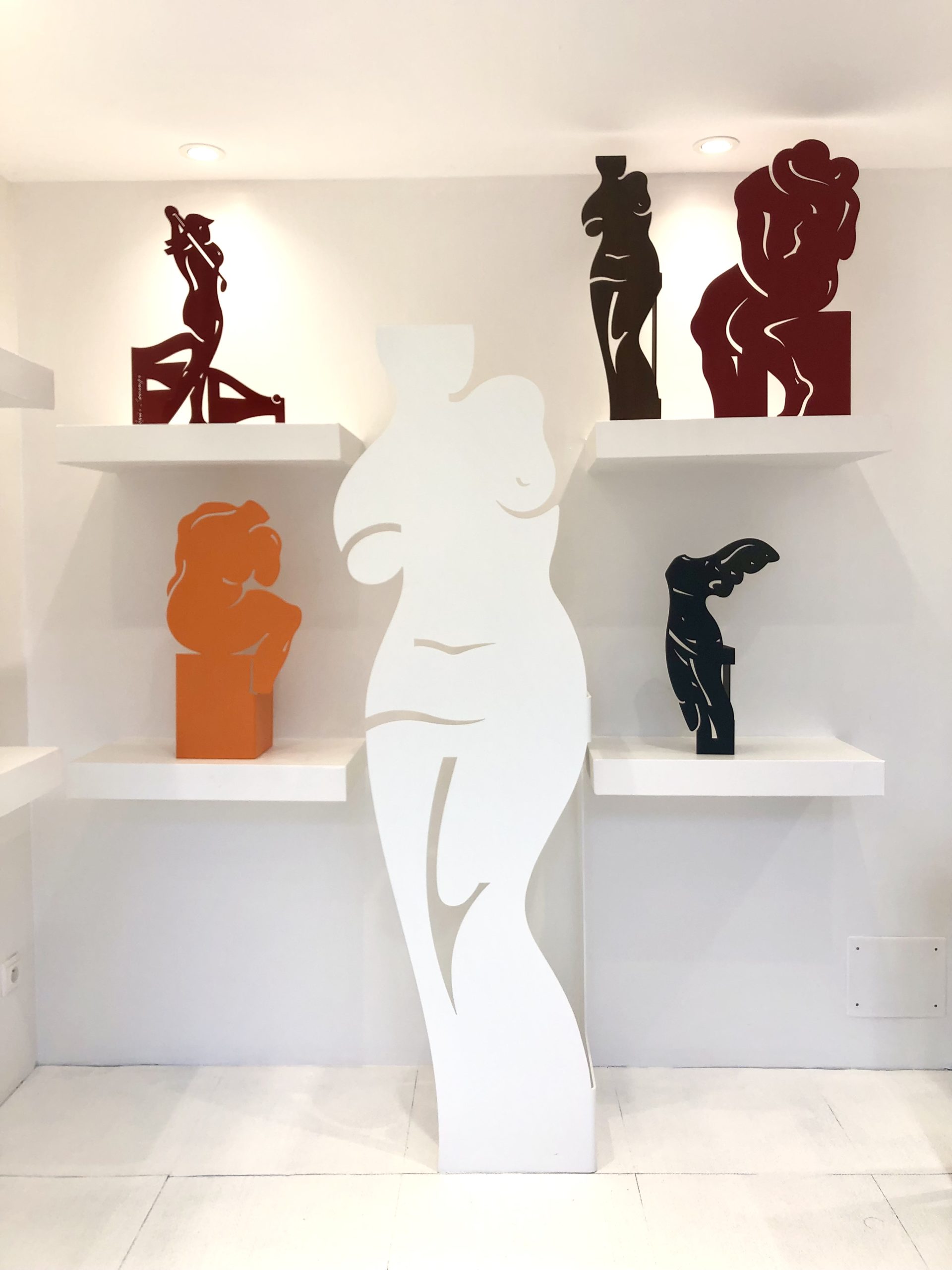 Œuvre en métal explorant l’art via la sculpture
